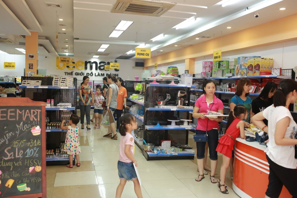 Gặp cô gái 8X có doanh thu tiền tỷ mỗi tháng từ bán hàng online - 3 Từ một cửa hàng nhỏ lẻ, Beemart đã vượt lên để trở thành một chuỗi bán lẻ offline, online với mức doanh thu khủng.