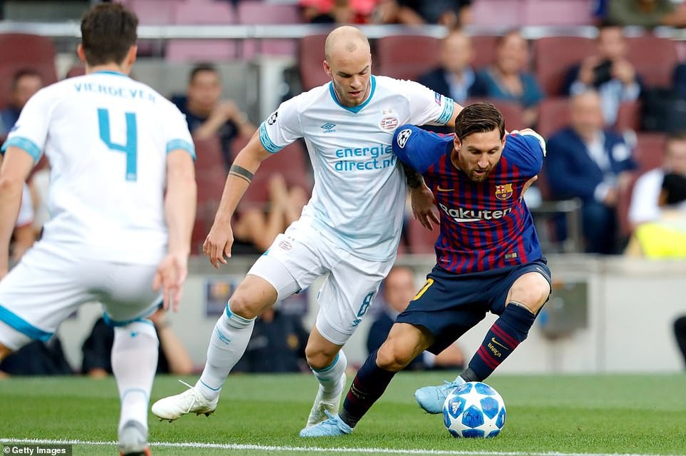 Barcelona 4-0 PSV Eindhoven: Cú hattrick của Messi - 11
Ngôi sao người Argentina luôn là điểm nhấn trong các pha tấn công của CLB xứ Catalonia