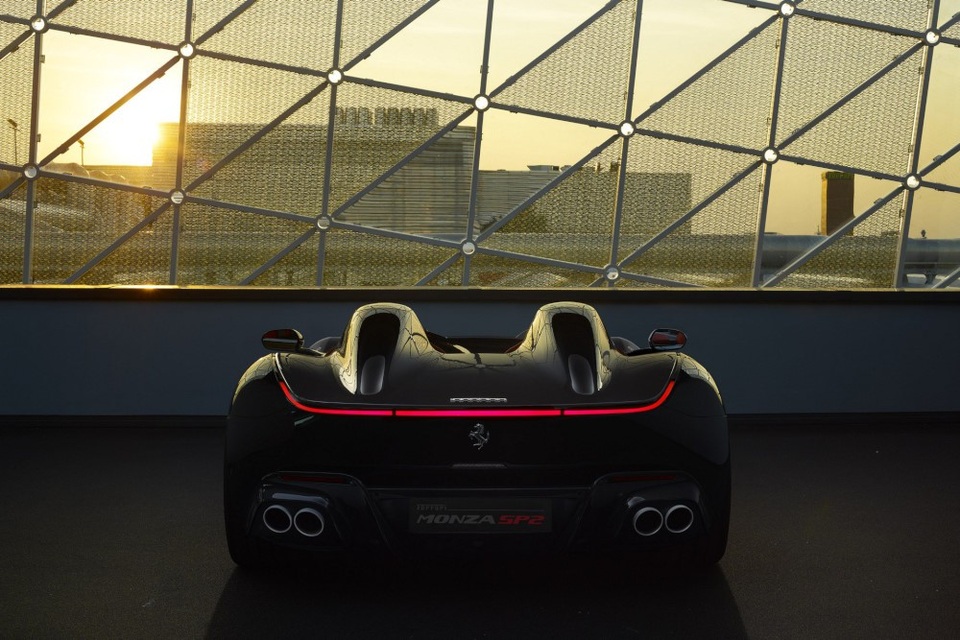 Monza SP1 và Monza SP2 - "Bùa ngải" mới của Ferrari - 13 Monza SP1 và Monza SP2 - "Bùa ngải" mới của Ferrari - 13