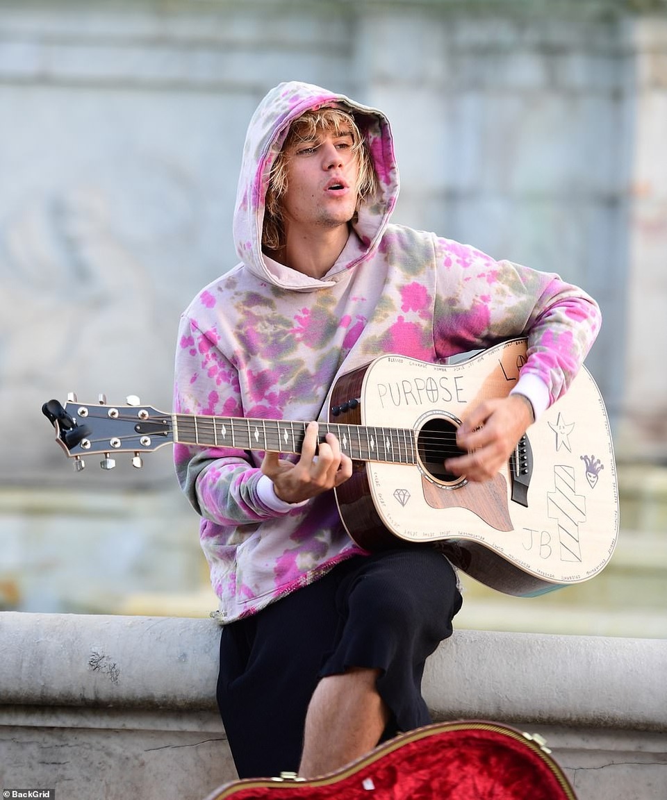 Justin Bieber hát tặng Hailey Baldwin trên phố - 6
Nhiều nguồn tin khẳng định cặp đôi này đã bí mật tổ chức đám cưới tại New York hồi tuần trước