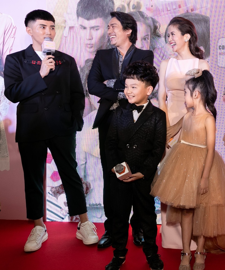 Thừa nhận đang “yêu nhau”, Kiều Minh Tuấn và An Nguy như "người xa lạ" khi ra mắt phim - 5 Kiều Minh Tuấn khá vui vẻ với những chia sẻ của Will, không lơ như khi An Nguy trò chuyện.