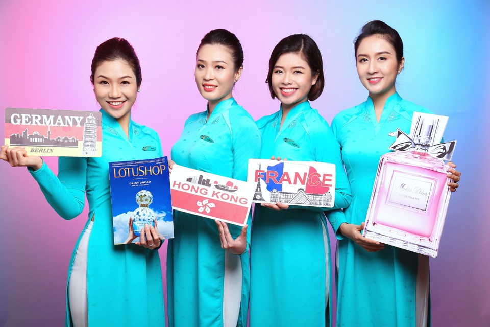 Gần 2.000 tiếp viên phục vụ “gian hàng miễn thuế” trên không - 1 Vietnam Airlines sẽ bán hàng miễn thuế trên máy bay từ tháng 10/2018