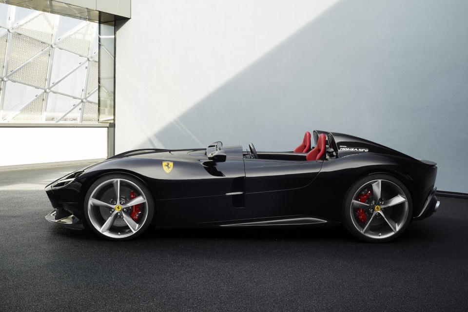 Monza SP1 và Monza SP2 - "Bùa ngải" mới của Ferrari - 10 Monza SP1 và Monza SP2 - "Bùa ngải" mới của Ferrari - 10