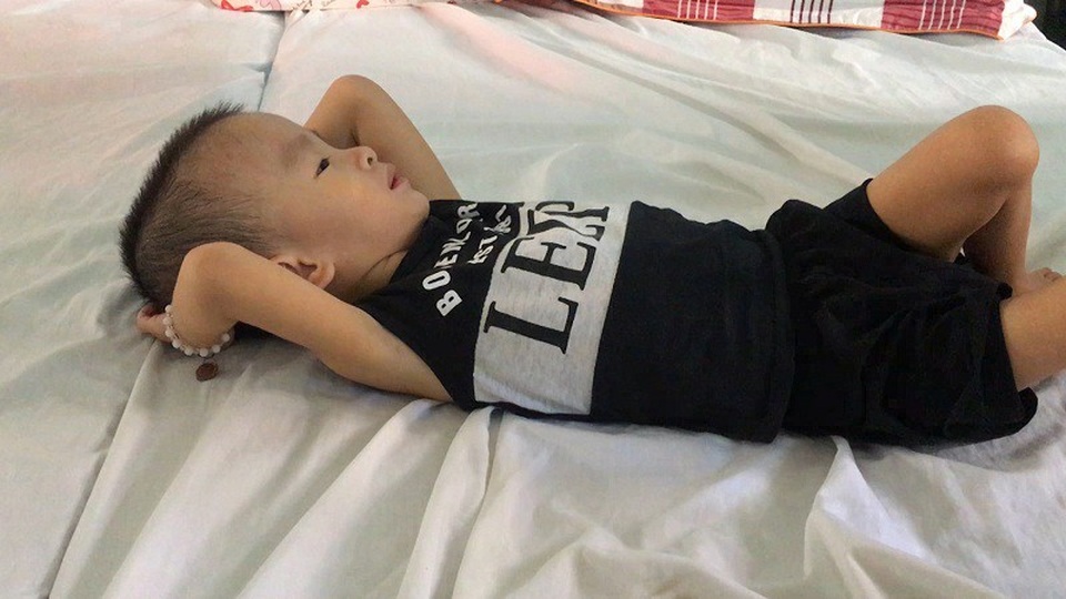 Cuộc sống cùng cực của vợ chồng nghèo có hai con bị bại não, tim bẩm sinh - 6 Cuộc sống cùng cực của vợ chồng nghèo có hai con bị bại não, tim bẩm sinh - 6