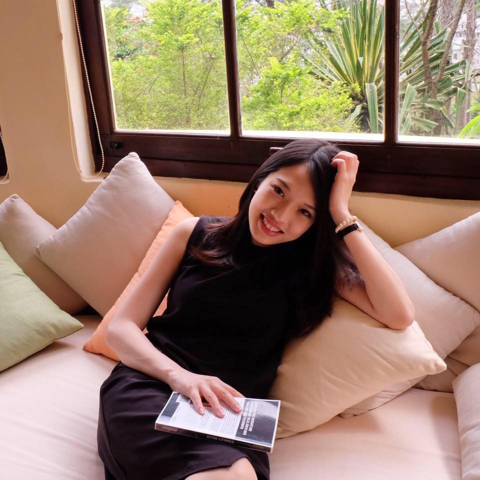 Chị gái giỏi giang, em trai "soái ca" của Á hậu Bùi Phương Nga, Thuý An - 8 Hiện cô làm cho một quỹ đầu tư danh tiếng.