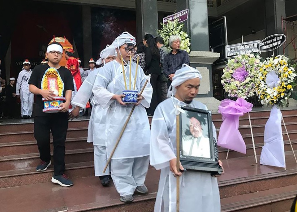 NSND Trà Giang khóc tiễn đưa NSND Đoàn Dũng - 4