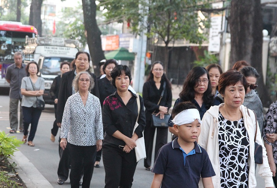 NSND Trà Giang khóc tiễn đưa NSND Đoàn Dũng - 9