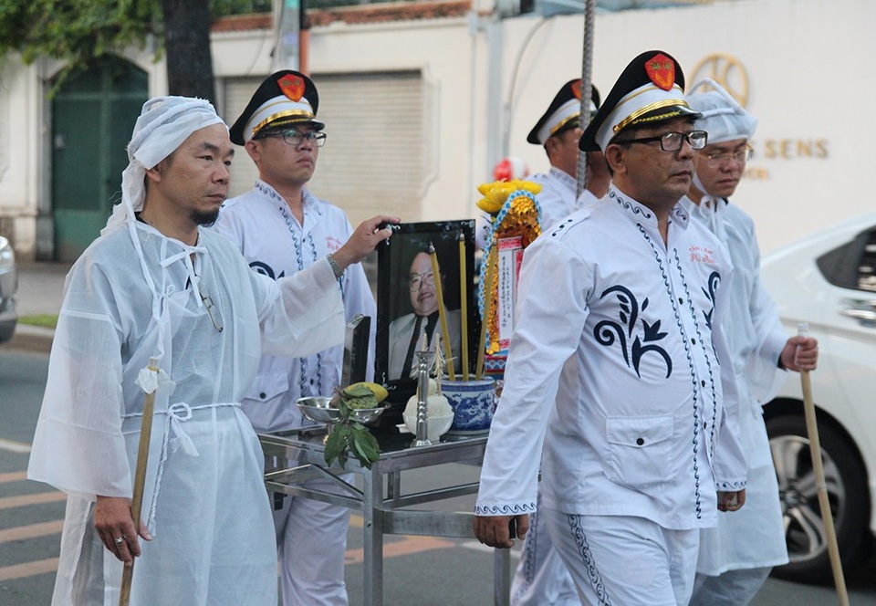 NSND Trà Giang khóc tiễn đưa NSND Đoàn Dũng - 6