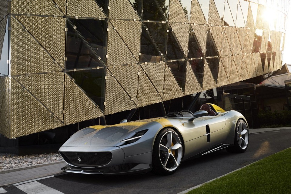 Monza SP1 và Monza SP2 - "Bùa ngải" mới của Ferrari - 5 Monza SP1 và Monza SP2 - "Bùa ngải" mới của Ferrari - 5