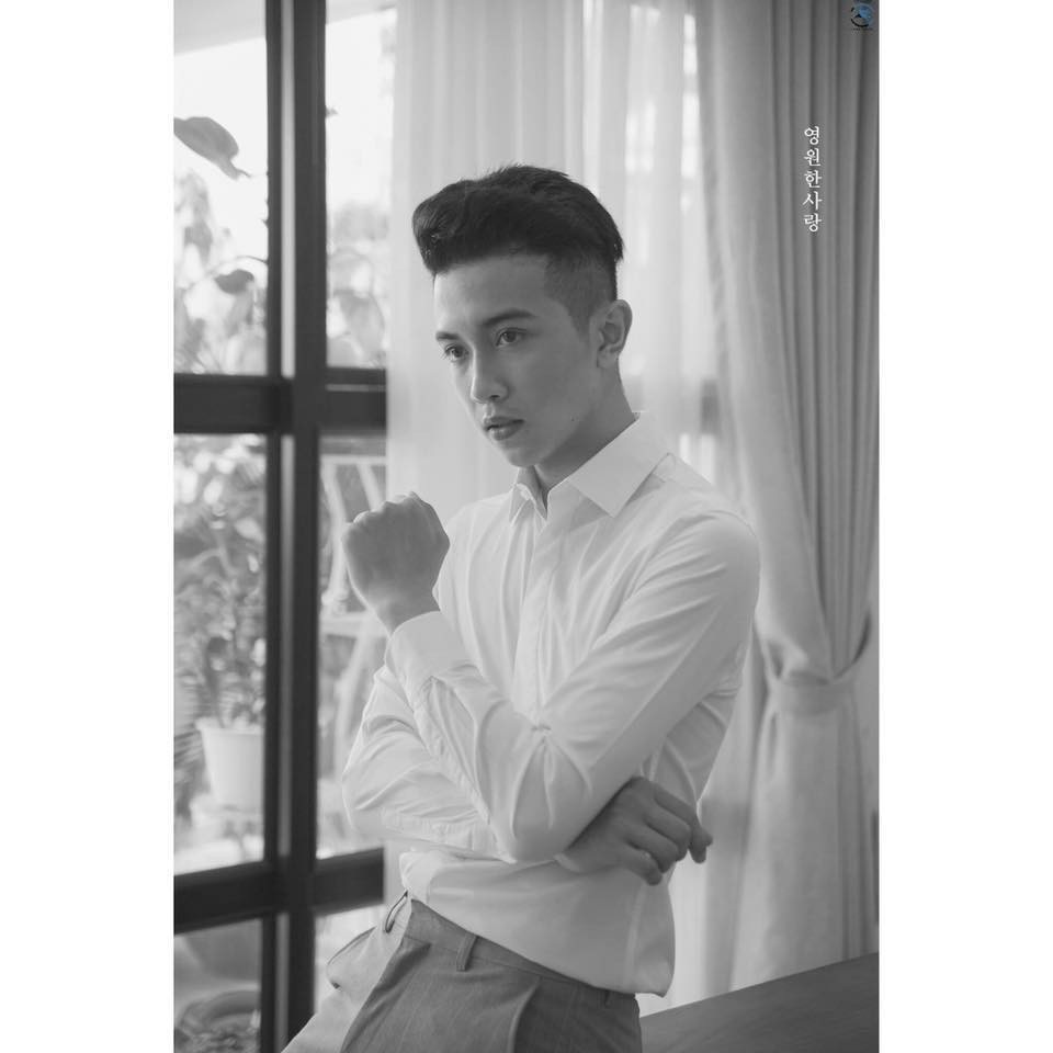 Chị gái giỏi giang, em trai "soái ca" của Á hậu Bùi Phương Nga, Thuý An - 14 Anh chàng sở hữu gương mặt điển trai như soái ca ngày vốn được chú ý khi tham gia series phim ngắn Lắng nghe thanh xuân dành cho giới trẻ.