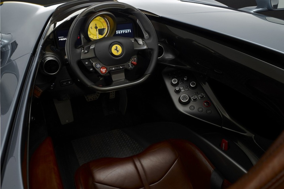 Monza SP1 và Monza SP2 - "Bùa ngải" mới của Ferrari - 7 Monza SP1 và Monza SP2 - "Bùa ngải" mới của Ferrari - 7