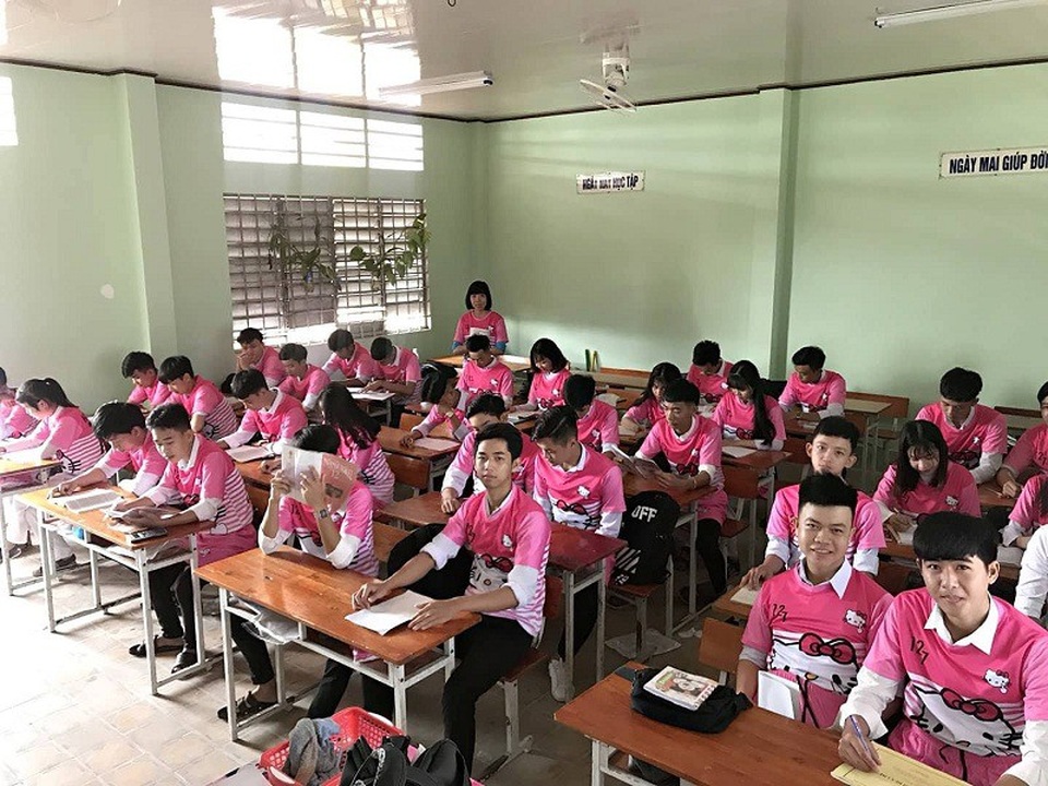 Lớp học tại Vĩnh Long gây "sốt mạng" với đồng phục Hello Kitty - 1 Lớp 12A7 trường THPT Tân Lược (Vĩnh Long)