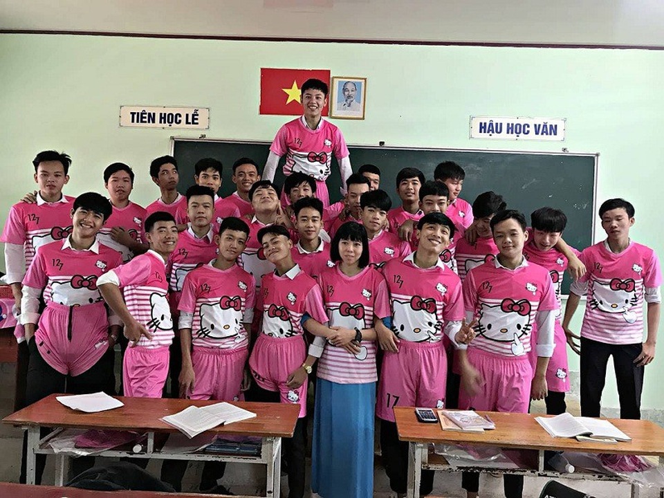 Lớp học tại Vĩnh Long gây "sốt mạng" với đồng phục Hello Kitty - 5 Lớp học tại Vĩnh Long gây "sốt mạng" với đồng phục Hello Kitty - 5