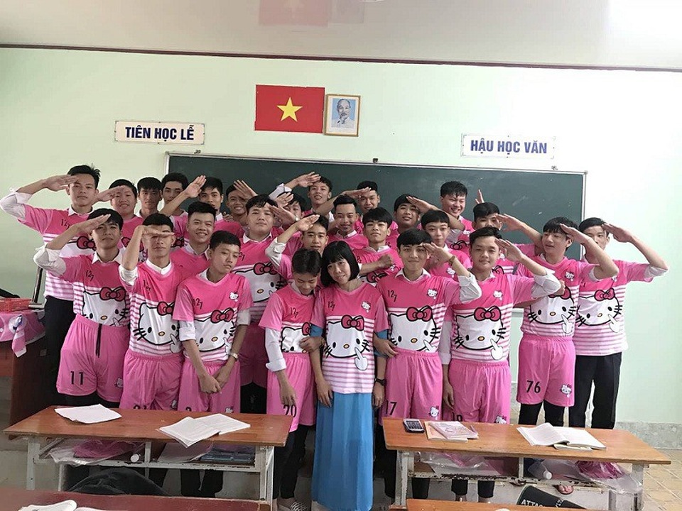 Lớp học tại Vĩnh Long gây "sốt mạng" với đồng phục Hello Kitty - 4 Lớp học tại Vĩnh Long gây "sốt mạng" với đồng phục Hello Kitty - 4