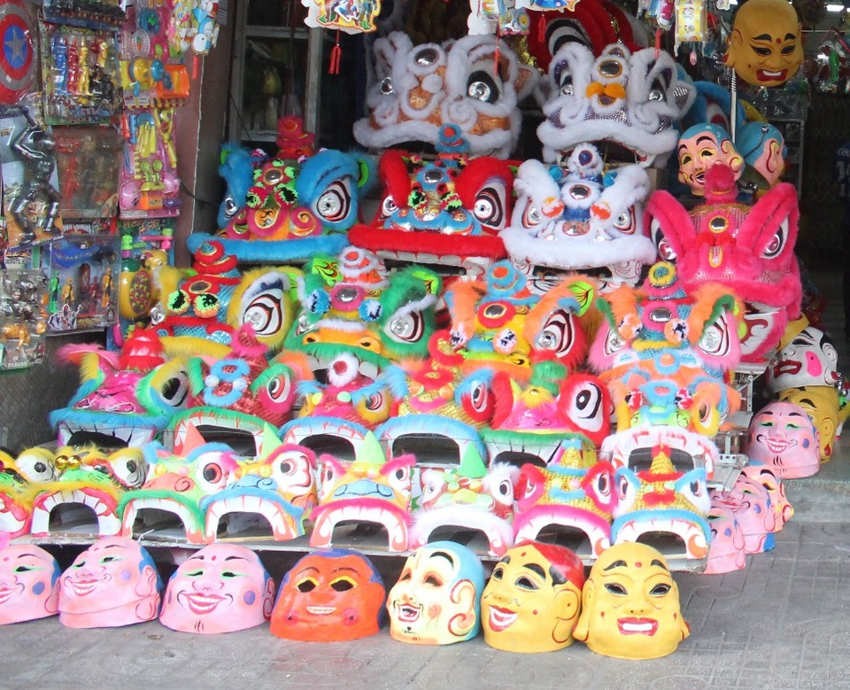 Rộn ràng không khí Tết Trung thu ở phố đồ chơi trẻ em - 3 Rộn ràng không khí Tết Trung thu ở phố đồ chơi trẻ em - 3