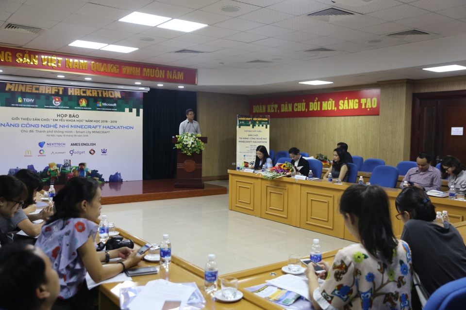 Các em nhỏ từ 8 tuổi được trao cơ hội xây dựng "thành phố thông minh" - 1 Họp báo giới thiệu cuộc thi lập trình Tài năng công nghệ nhí - Minecraft Hackathon với chủ đề Thành phố thông minh.
