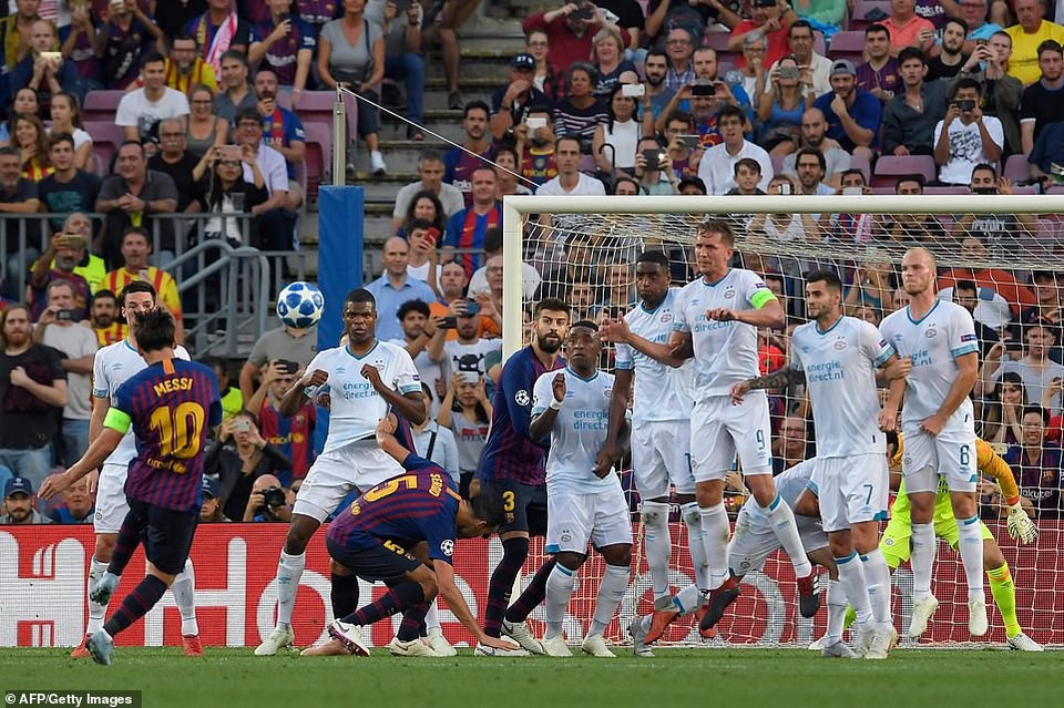 Barcelona 4-0 PSV Eindhoven: Cú hattrick của Messi - 4
Ngôi sao Argentina luôn là điểm sáng của Barca tại Champions League