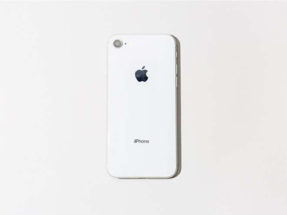 6 điều iPhone 8 "ăn đứt" iPhone XS mặc dù giá rẻ bằng nửa - 1
Giá iPhone 8 rẻ hơn khá nhiều so với iPhone XS.