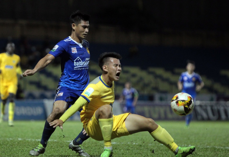 Thủ môn Bùi Tiến Dũng bắt chính, FLC Thanh Hóa thắng đậm Quảng Nam - 2
FLC Thanh Hóa thi đấu trên cơ hoàn toàn - Ảnh: Gia Hưng