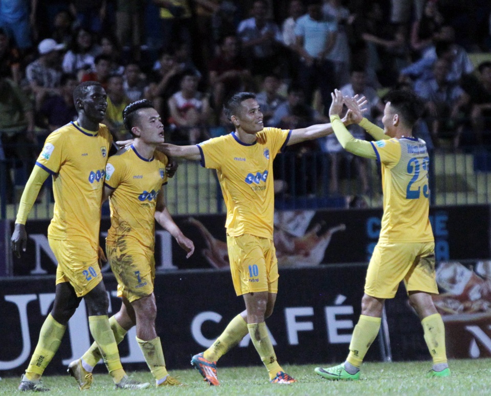 Thủ môn Bùi Tiến Dũng bắt chính, FLC Thanh Hóa thắng đậm Quảng Nam - 3
Niềm vui chiến thắng của FLC Thanh Hóa - Ảnh: Gia Hưng