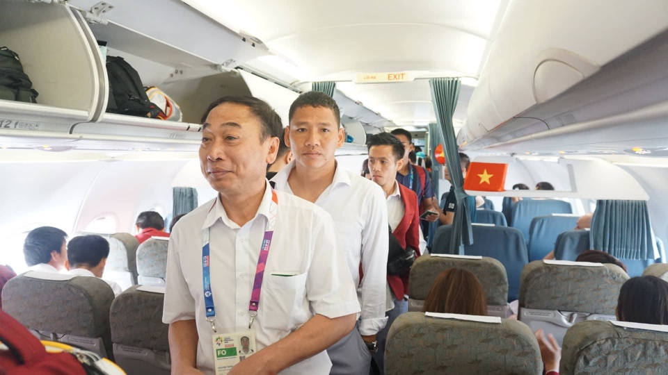 Olympic Việt Nam rời Indonesia, lên chuyên cơ về nước - 10 Olympic Việt Nam rời Indonesia, lên chuyên cơ về nước - 10