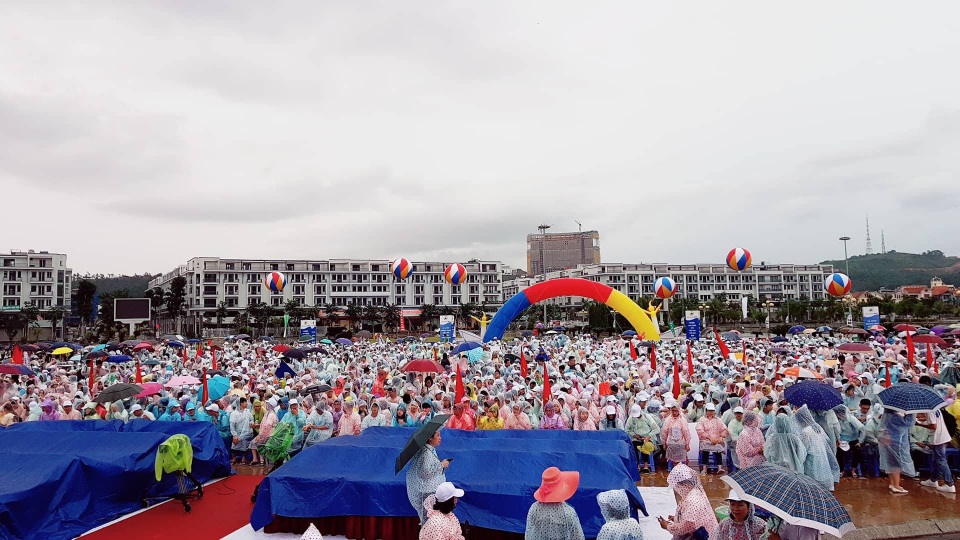 Quảng Ninh: Hàng nghìn học sinh đội mưa cổ vũ chung kết năm Đường lên đỉnh Olympia - 4 Hơn 3.000 học sinh cùng các thấy cô sẽ cổ vũ cho trận chung kết Đường lên đỉnh Olympia tại đây