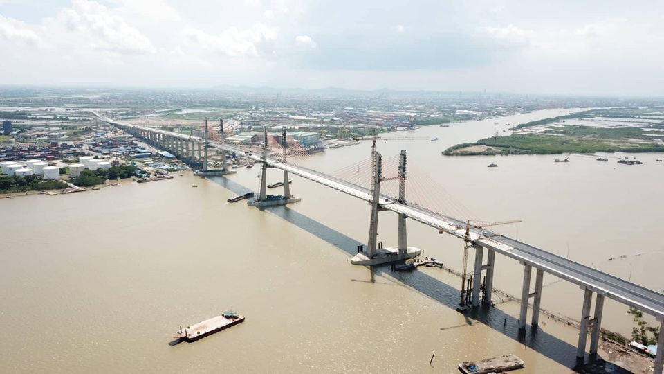 Biển người trong chiến thắng và sự hân hoan với cây cầu “3 chữ H” - 5 Biển người trong chiến thắng và sự hân hoan với cây cầu “3 chữ H” - 5