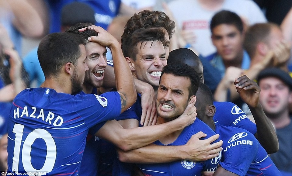Chelsea 2-0 Bournemouth: Chiến công của Pedro và Hazard - 1
Niềm hạnh phúc của các cầu thủ Chelsea với bàn thắng mở tỉ số