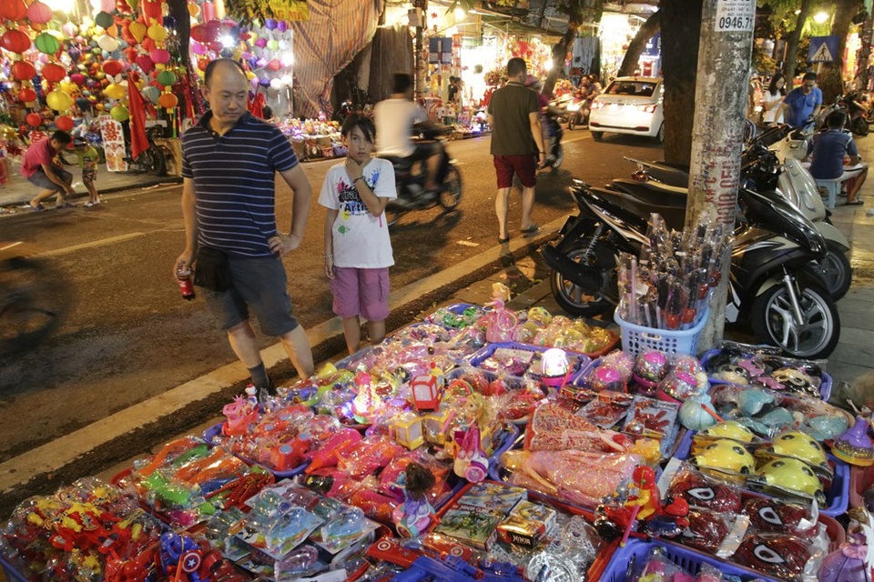 Chợ Trung thu phố cổ Hà Nội đông nghịt người - 13 Chợ Trung thu phố cổ Hà Nội đông nghịt người - 13