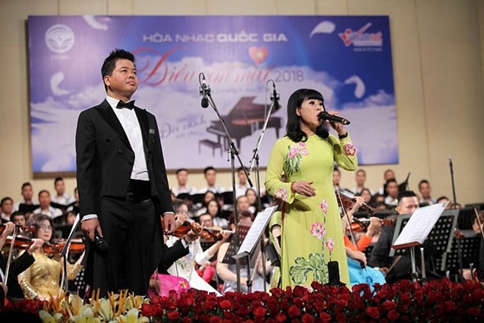 Diva Mỹ Linh biểu diễn thăng hoa tại Hòa nhạc “Trên đôi cánh tình yêu” - 4 Ca sĩ Đăng Dương và Hồng Liên.
