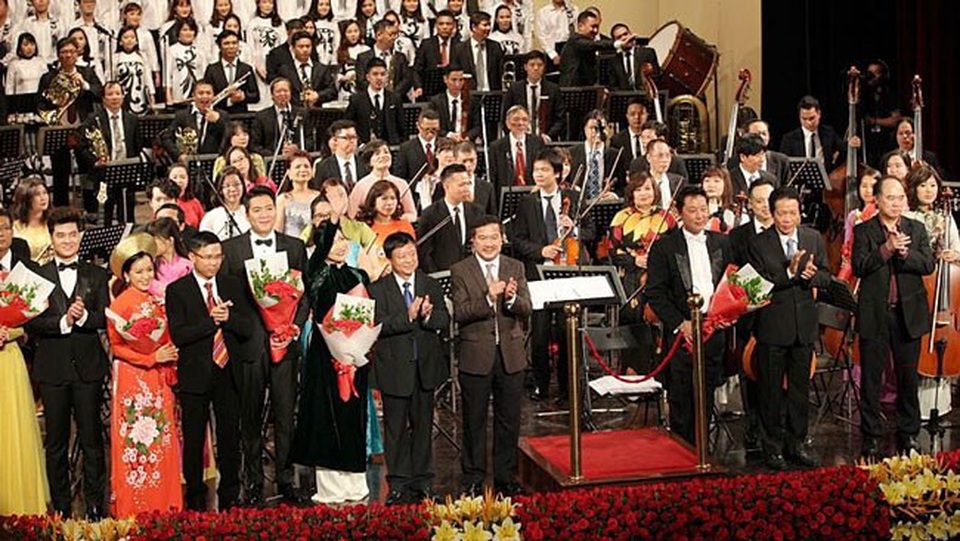 Diva Mỹ Linh biểu diễn thăng hoa tại Hòa nhạc “Trên đôi cánh tình yêu” - 12 Chương trình khép lại với nhiều dư vị cảm xúc.