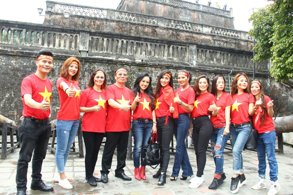 Nghệ sĩ bức xúc trước hành động quá khích của một số cổ động viên Việt Nam - 3