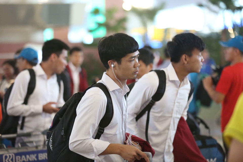 Olympic Việt Nam rời Indonesia, lên chuyên cơ về nước - 22 Olympic Việt Nam rời Indonesia, lên chuyên cơ về nước - 22