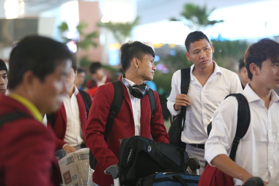 Olympic Việt Nam rời Indonesia, lên chuyên cơ về nước - 15
Phạm Xuân Mạnh và Anh Đức