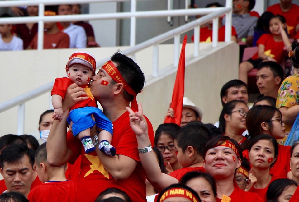 Olympic Việt Nam cảm ơn người hâm mộ trong lễ vinh danh tại Mỹ Đình - 26 Olympic Việt Nam cảm ơn người hâm mộ trong lễ vinh danh tại Mỹ Đình - 26