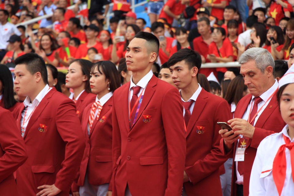 Olympic Việt Nam cảm ơn người hâm mộ trong lễ vinh danh tại Mỹ Đình - 16 Olympic Việt Nam cảm ơn người hâm mộ trong lễ vinh danh tại Mỹ Đình - 16