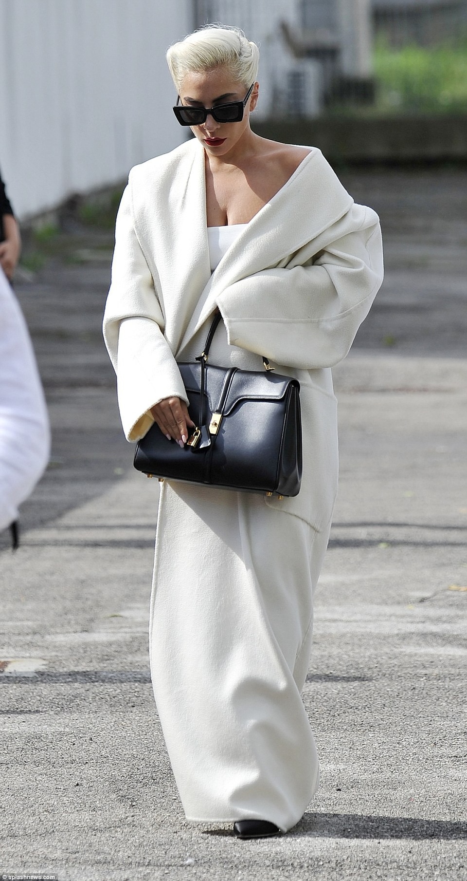 Lady Gaga đọ vẻ tinh tế với Dakota Johnson - 7
Cô nhận được nhiều lời khen ngợi cho vai diễn quan trọng đầu tiên