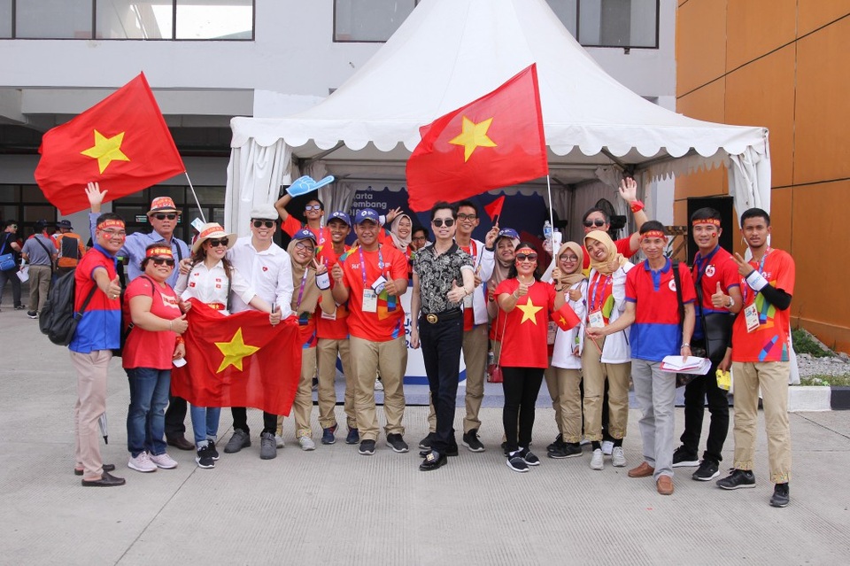Ngọc Sơn và học trò giữ lời hứa thưởng nóng 250 triệu cho Olympic Việt Nam - 10 Hành trình của Olympic Việt Nam thực sự đã truyền cảm hứng cho tất cả người dân Việt Nam, Ngọc Sơn cảm thấy mình không thể dùng bất kỳ ngôn ngữ nào để diễn tả cho đủ tình yêu của mình dành cho những chàng trai áo đỏ.