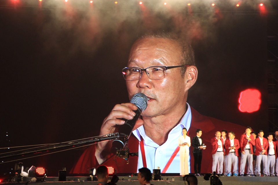 Olympic Việt Nam cảm ơn người hâm mộ trong lễ vinh danh tại Mỹ Đình - 4 Olympic Việt Nam cảm ơn người hâm mộ trong lễ vinh danh tại Mỹ Đình - 4