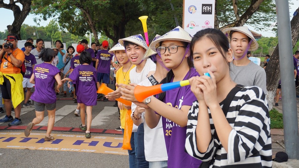 Sôi động giải bán marathon lần đầu tổ chức tại Huế - 5 Sôi động giải bán marathon lần đầu tổ chức tại Huế - 5