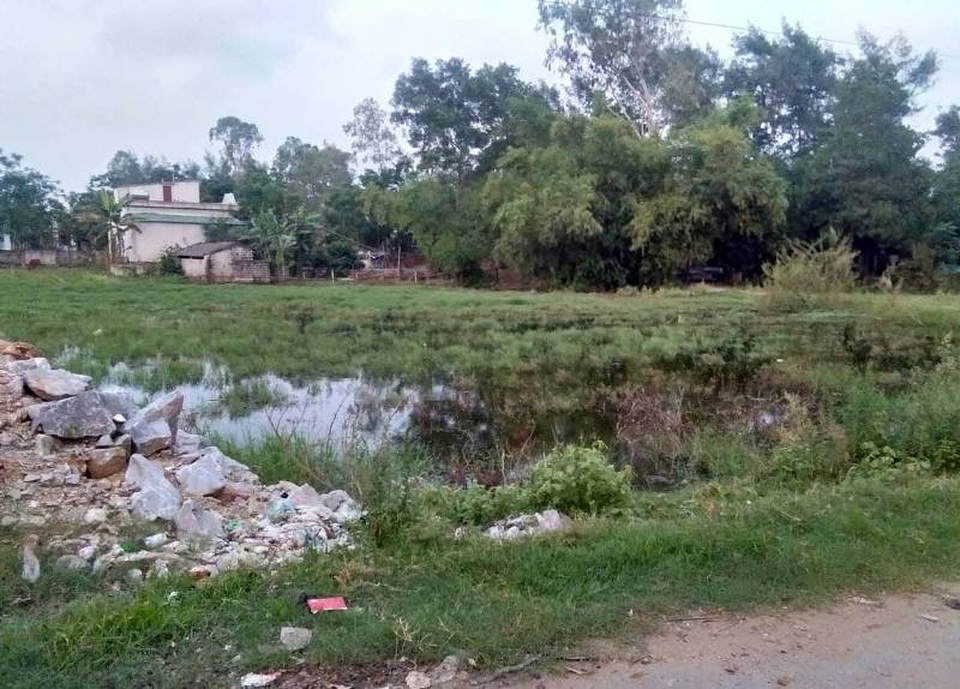 Chuyện lạ: Cấp sổ đỏ cho người chưa... chào đời? - 2 Hiện trạng khu đất được cấp 9 GCNQSDĐ không có nhà ở và công trình trên đất
