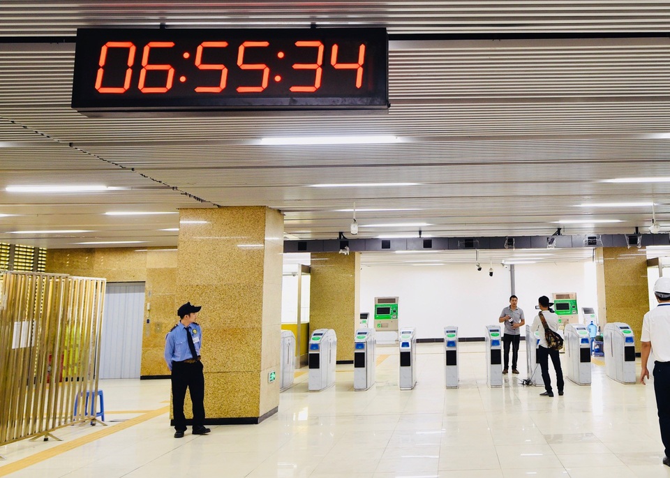 Cận cảnh tàu đường sắt trên cao đầu tiên tại Việt Nam ngày đầu vận hành thử - 14 Nhà ga đón/tiễn hành khách đi tàu