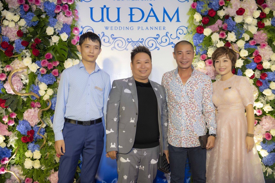 Thực hư Công Lý và bạn gái đi chọn hoa cưới? - 7