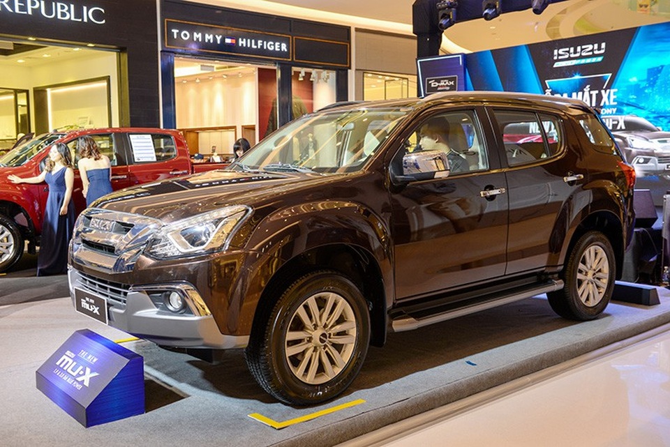 Phân khúc SUV 7 chỗ thêm “chật chội” với Isuzu Mu-X - 1 Phân khúc SUV 7 chỗ thêm “chật chội” với Isuzu Mu-X - 1