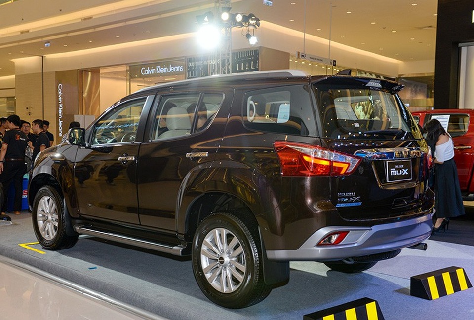 Phân khúc SUV 7 chỗ thêm “chật chội” với Isuzu Mu-X - 4 Phân khúc SUV 7 chỗ thêm “chật chội” với Isuzu Mu-X - 4