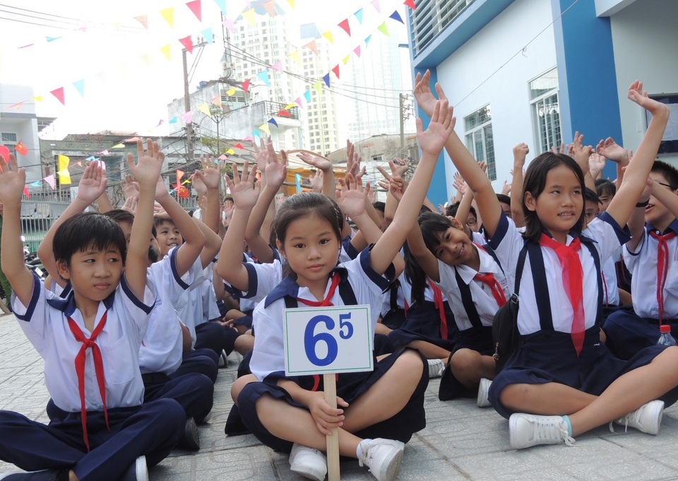 Miễn học phí ở bậc THCS: Phụ huynh không “mặn mà”? - 1
Từ đầu năm 2019, học sinh THCS ở TPHCM sẽ được miễn học phí (ảnh minh họa)