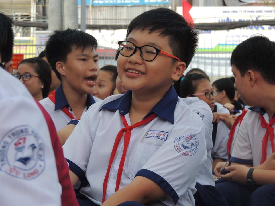 Miễn học phí ở bậc THCS: Phụ huynh không “mặn mà”? - 2 Ngoài học phí, tại trường công lập, phụ huynh học sinh phải gánh rất nhiều khoản thu ngoài quy định (Ảnh mang tính minh họa)