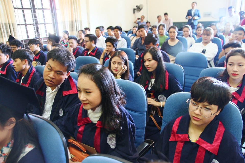 Thầy trò Học viện Âm nhạc Huế làm lễ khai giảng ngập tràn tiếng nhạc - 2 Các tân cử nhân âm nhạc khóa 2014-2018