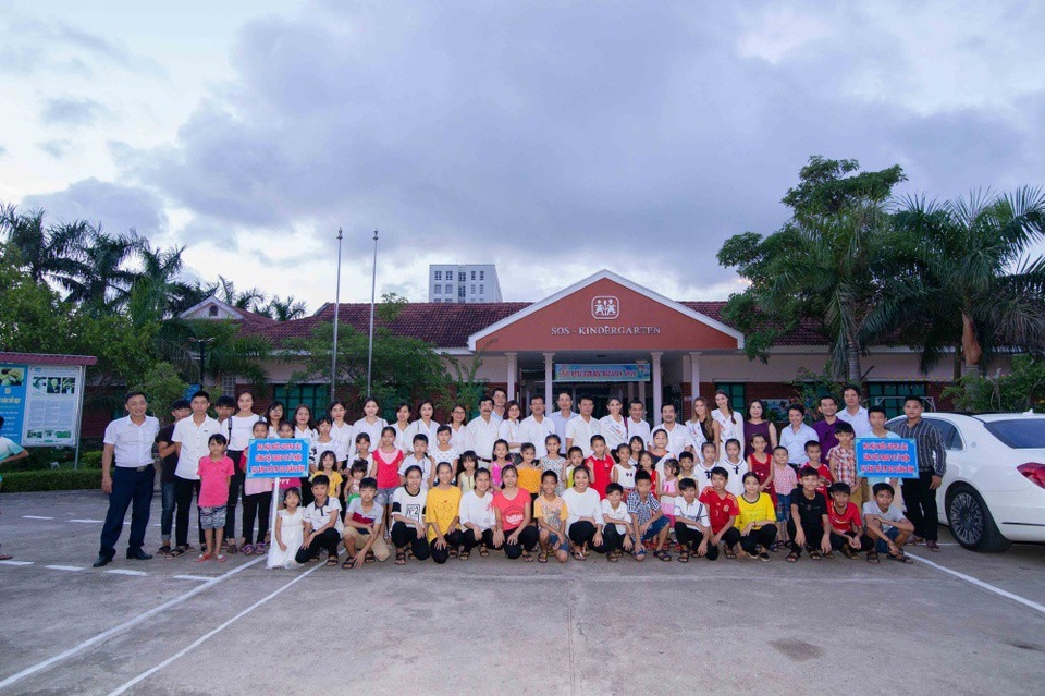 Hoa hậu, Á hậu Áo thăm nhà Đại tướng Võ Nguyên Giáp - 9 Hoa hậu, Á hậu Áo thăm nhà Đại tướng Võ Nguyên Giáp - 9
