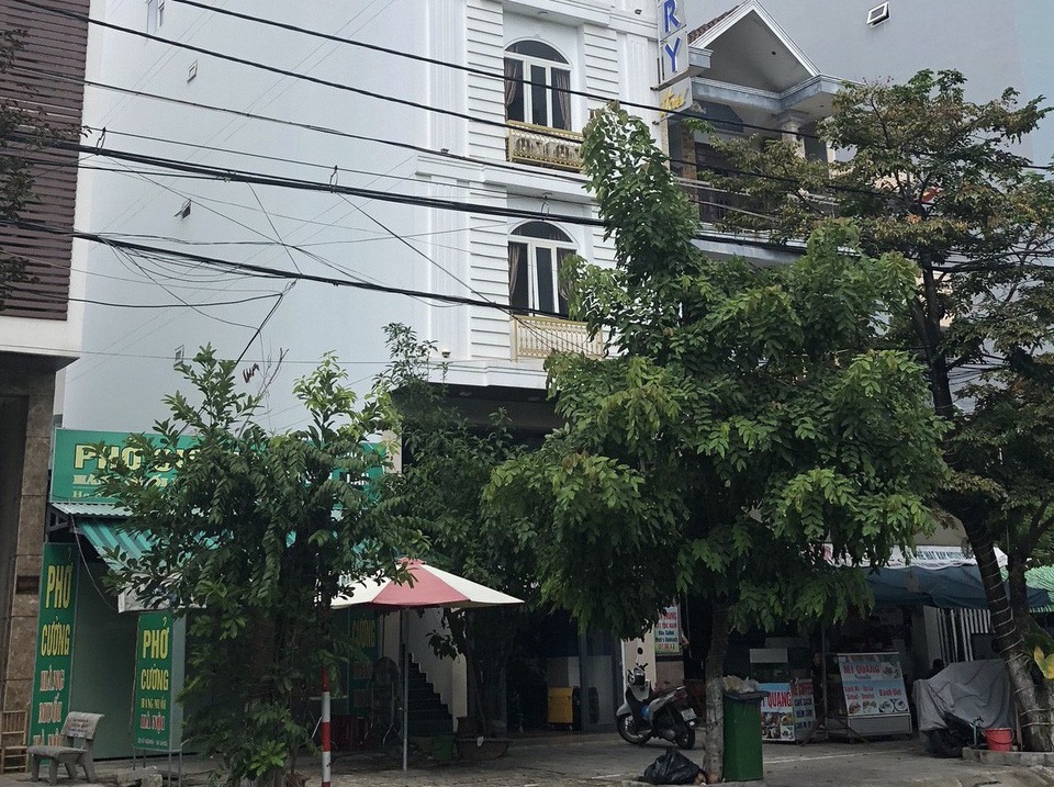 Vụ 2 mẹ con tử vong khi du lịch Đà Nẵng: Thêm một trẻ ở cùng khách sạn tử vong - 1 Khách sạn H. - nơi cháu K. cùng bà nội ở trước khi nhập viện cũng là nơi gia đình du khách có hai người chết, một người nguy kịch lưu trú cùng ngày